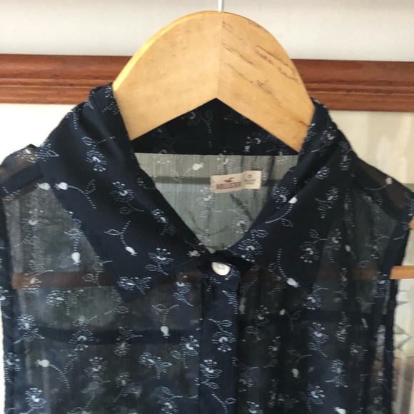 HOLISTER Sleeveless Sheer Button-down Blouse - Picture 9 of 13